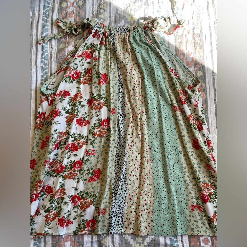 NWOT Beautiful Pattern Block Blouse - Such a pretty Spring or Summer Top!